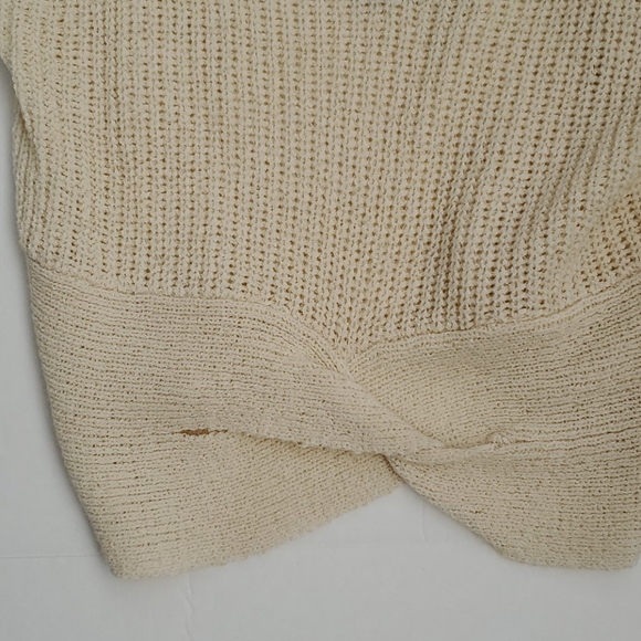 Light knit cream colored thick strap crop top - Picture 2 of 2